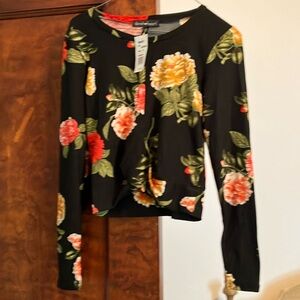 Long sleeve lightweight sweater, size M